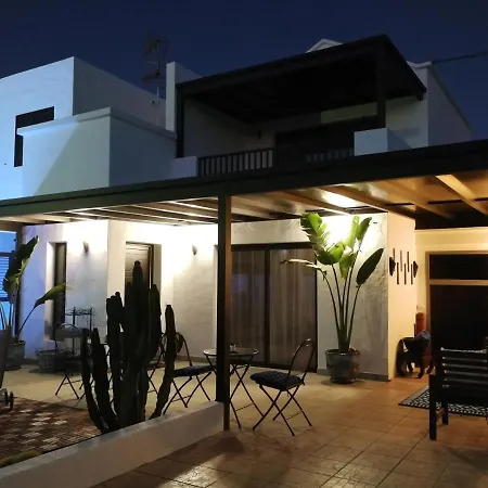 Bed & Breakfast Magma Playa Honda (Lanzarote)